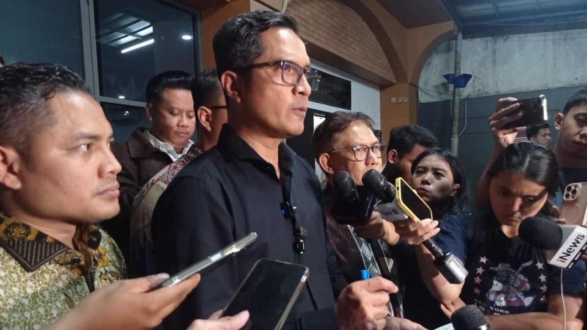 febri_diansyah_kuasa_hukum_febrie_adriansyah-o4iF_large