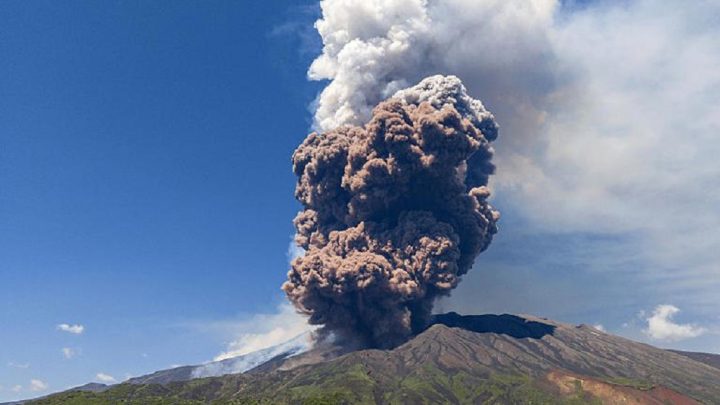 Erupsi Gunung Berapi Etna Picu Krisis Terburuk di Sisilia dalam Dua Dekade