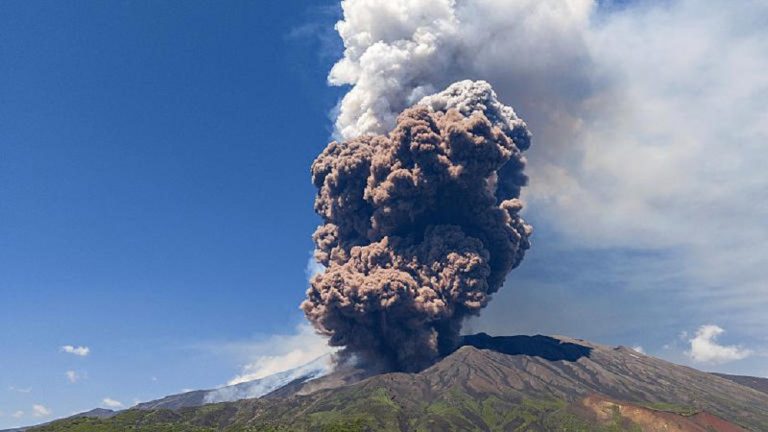 gunung_etna-ESgM_large