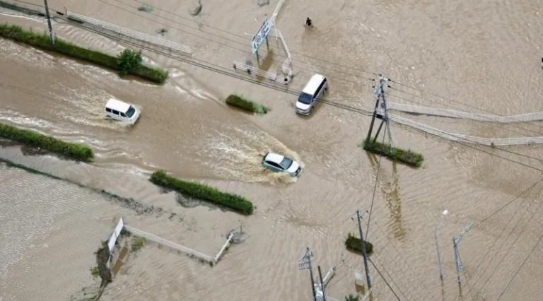 hujan_deras_yang_belum_pernah_terjadi_sebelumnya_melanda_jepang-yC5I_large