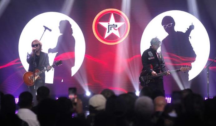 J-Rocks Buka Malam Puncak Indonesia Automotive Awards 2026, Komunitas Otomotif Ikut Bernyanyi