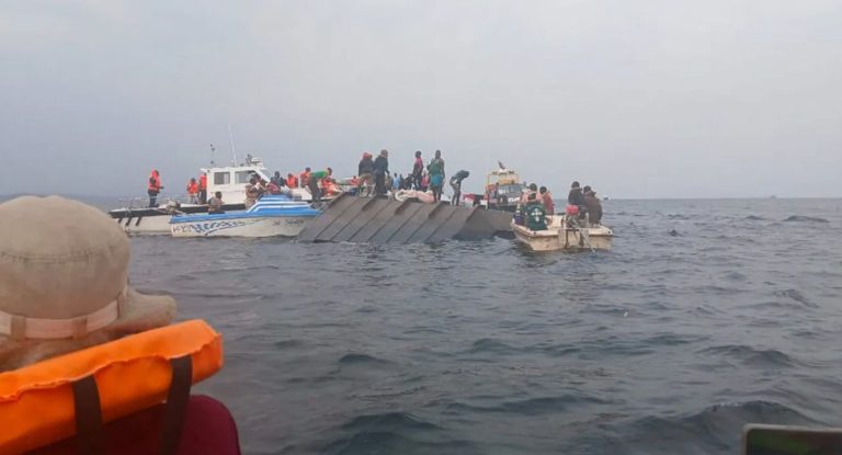 kapal_feri_terbalik_di_zimbabwe-ghpd_large