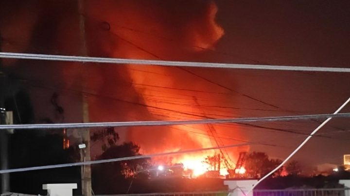 2 Unit Kapal Terbakar di Muara Baru, 11 Unit Mobil Pemadam Dikerahkan