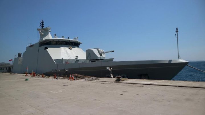 KRI Bung Hatta Dikerahkan Angkut Bantuan Korban Gempa ke Manggarai NTT