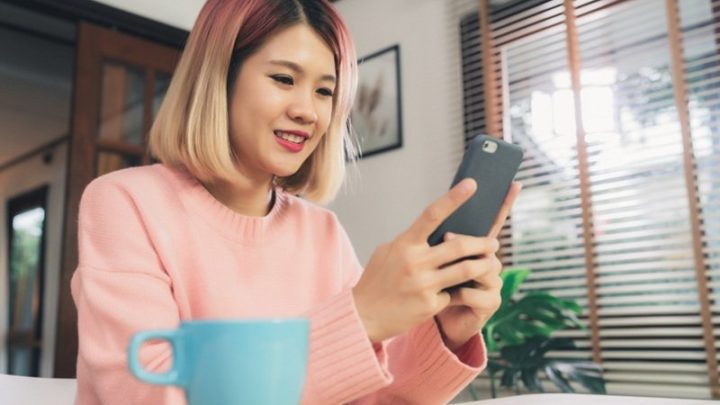 5 Alasan Layar Ponsel Bisa Bikin Kulit Kusam