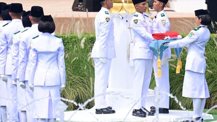 Paskibraka Asal Papua Neeltje Deliana Jadi Pembawa Baki Upacara Penurunan Bendera di Istana