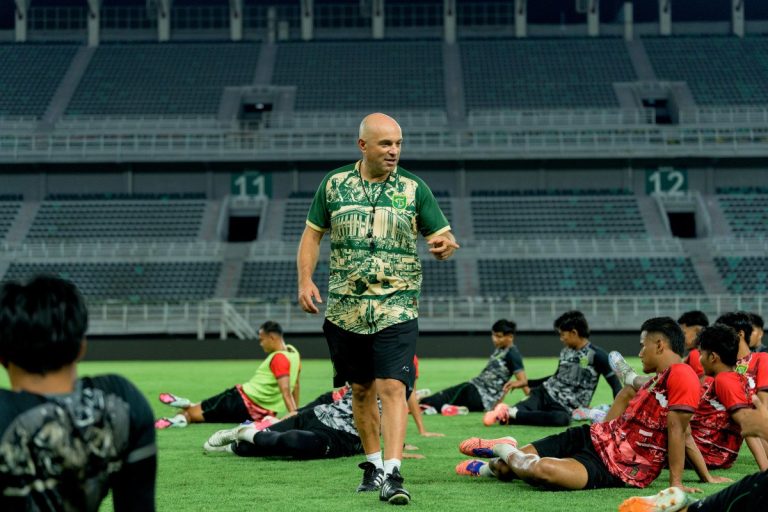 pelatih_persebaya_surabaya_bernardo_tavares-7VIR_large