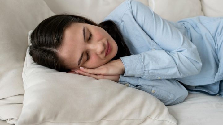 5 Langkah Simpel Cepat Rileks: Dari Pijat Titik Anmian hingga Stop Kopi Sore