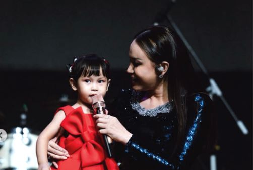 rossa_bawa_anak_di_konser_tunggal-dBrm_large