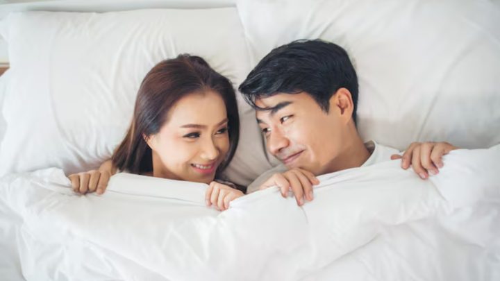 5 Posisi Seks yang Wajib Dicoba saat Liburan dengan Pasangan