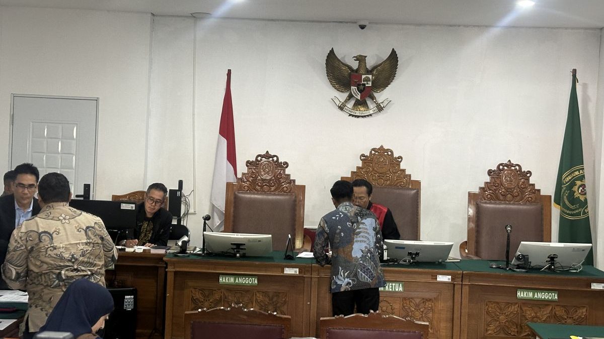 sidang_praperadilan_jilid_iv_roy_suryo_soal_pencekalan_ditunda-EfUX_large