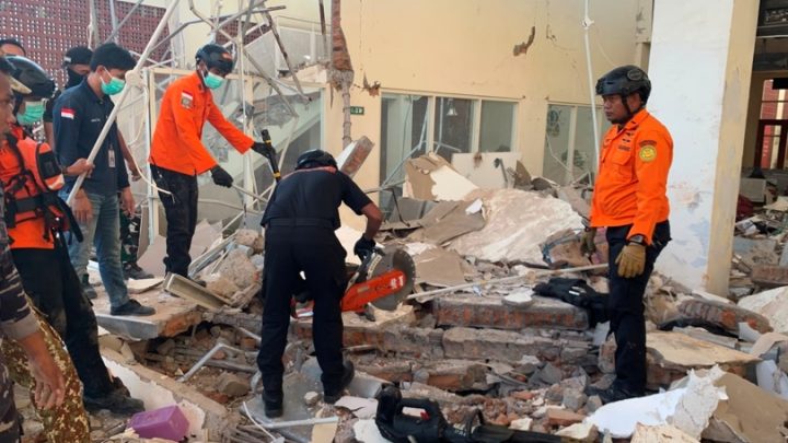 Gempa Besar M7,7 di NTT, Meliana Tewas Tertimpa Bangunan di Pelabuhan Maumere